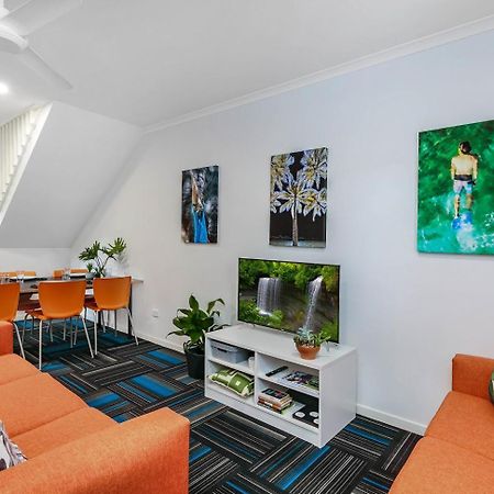 Mihaven Shared Living - Pembroke St Hostel Κερνς Εξωτερικό φωτογραφία