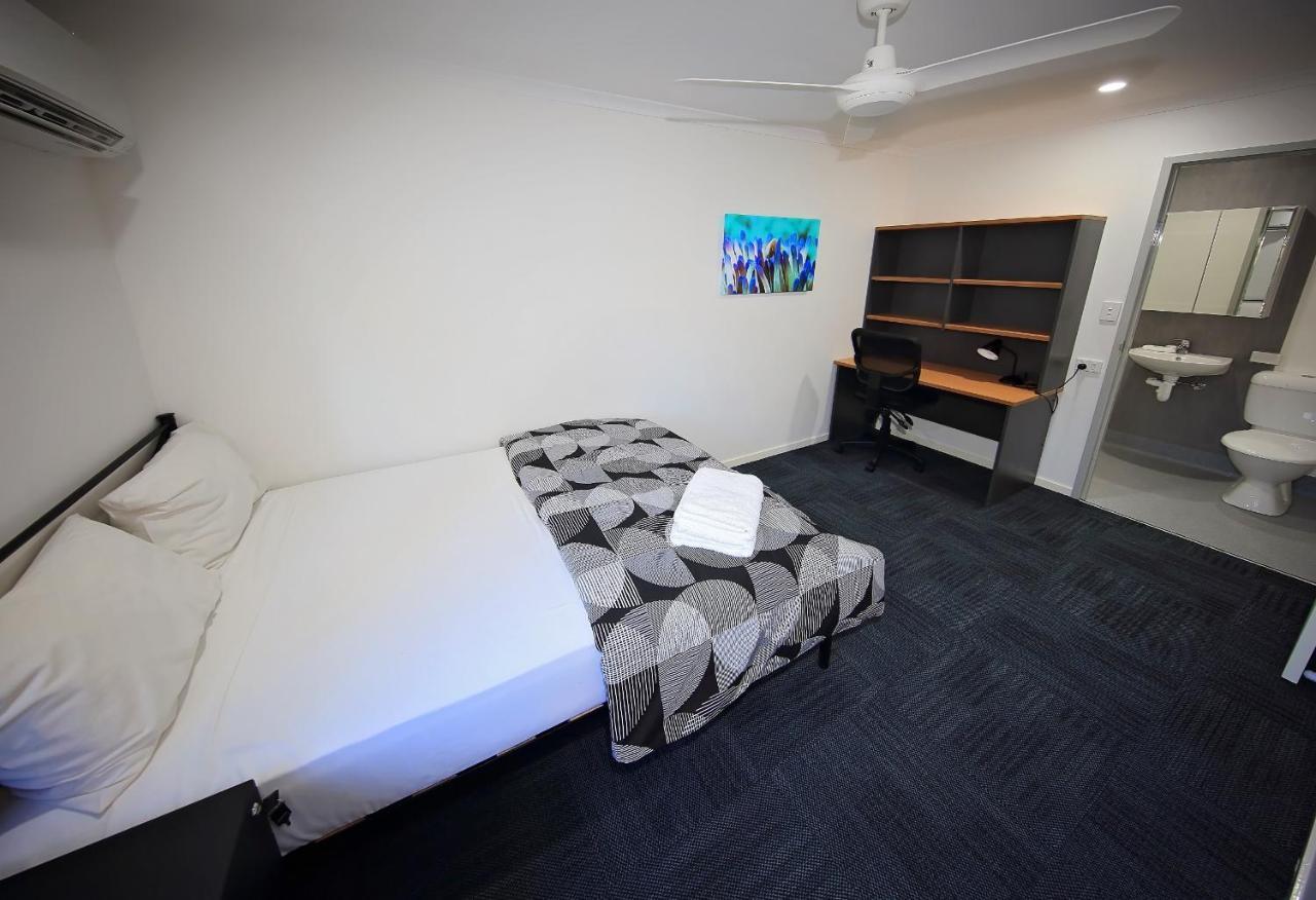 Mihaven Shared Living - Pembroke St Hostel Κερνς Εξωτερικό φωτογραφία