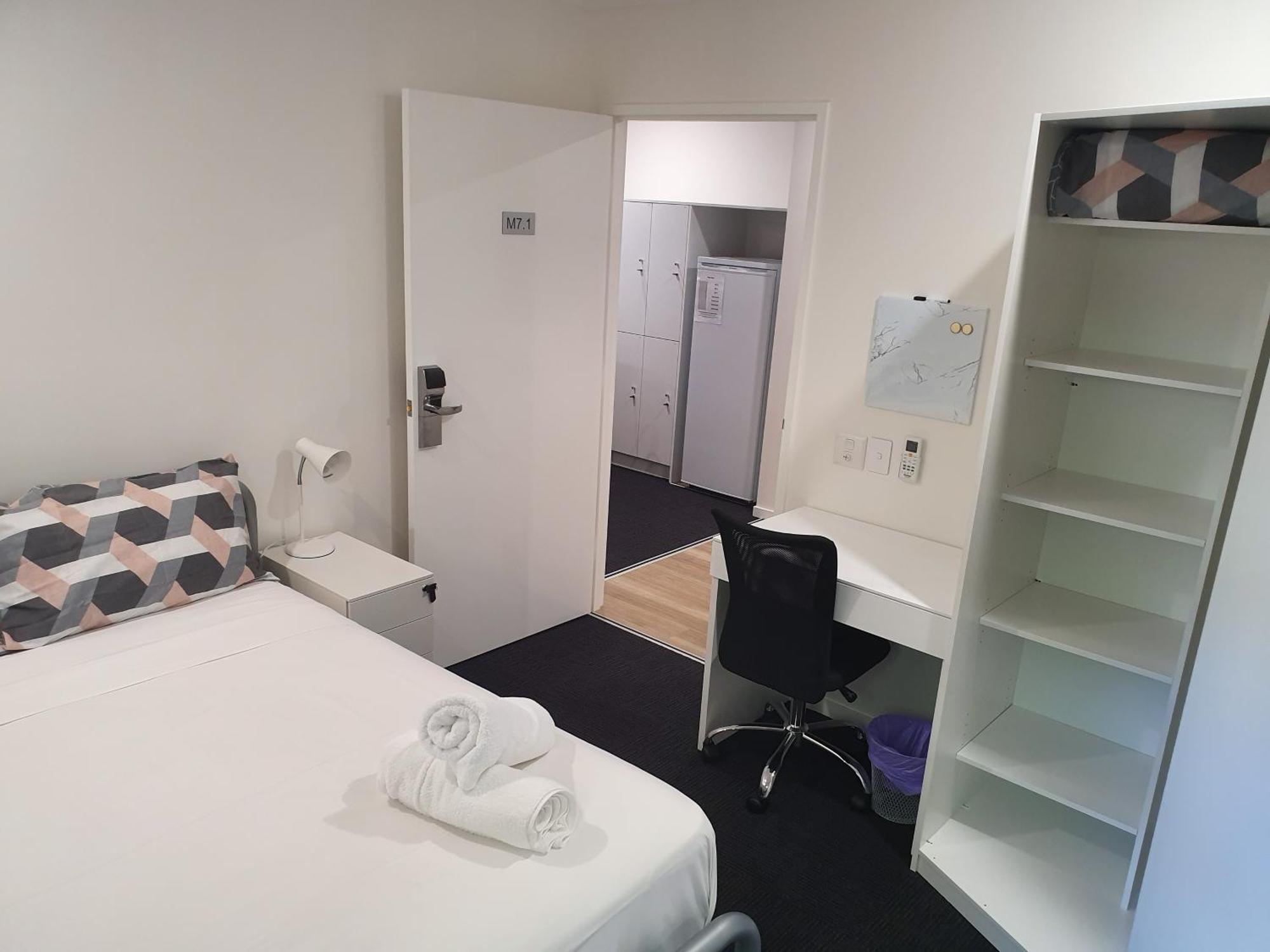 Mihaven Shared Living - Pembroke St Hostel Κερνς Εξωτερικό φωτογραφία