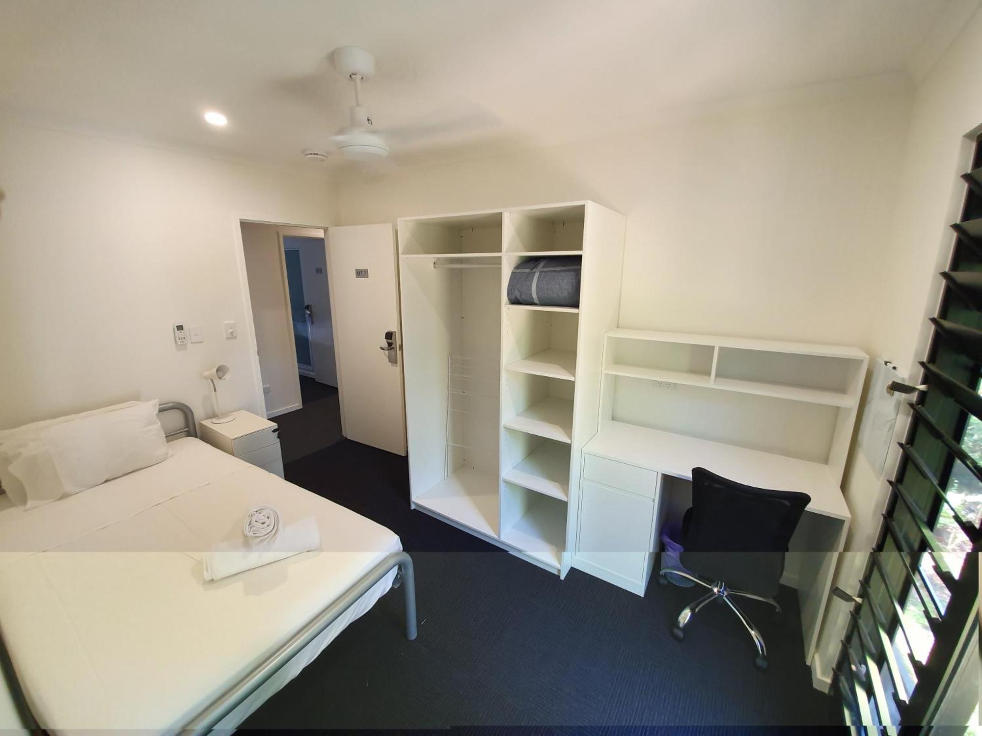 Mihaven Shared Living - Pembroke St Hostel Κερνς Εξωτερικό φωτογραφία