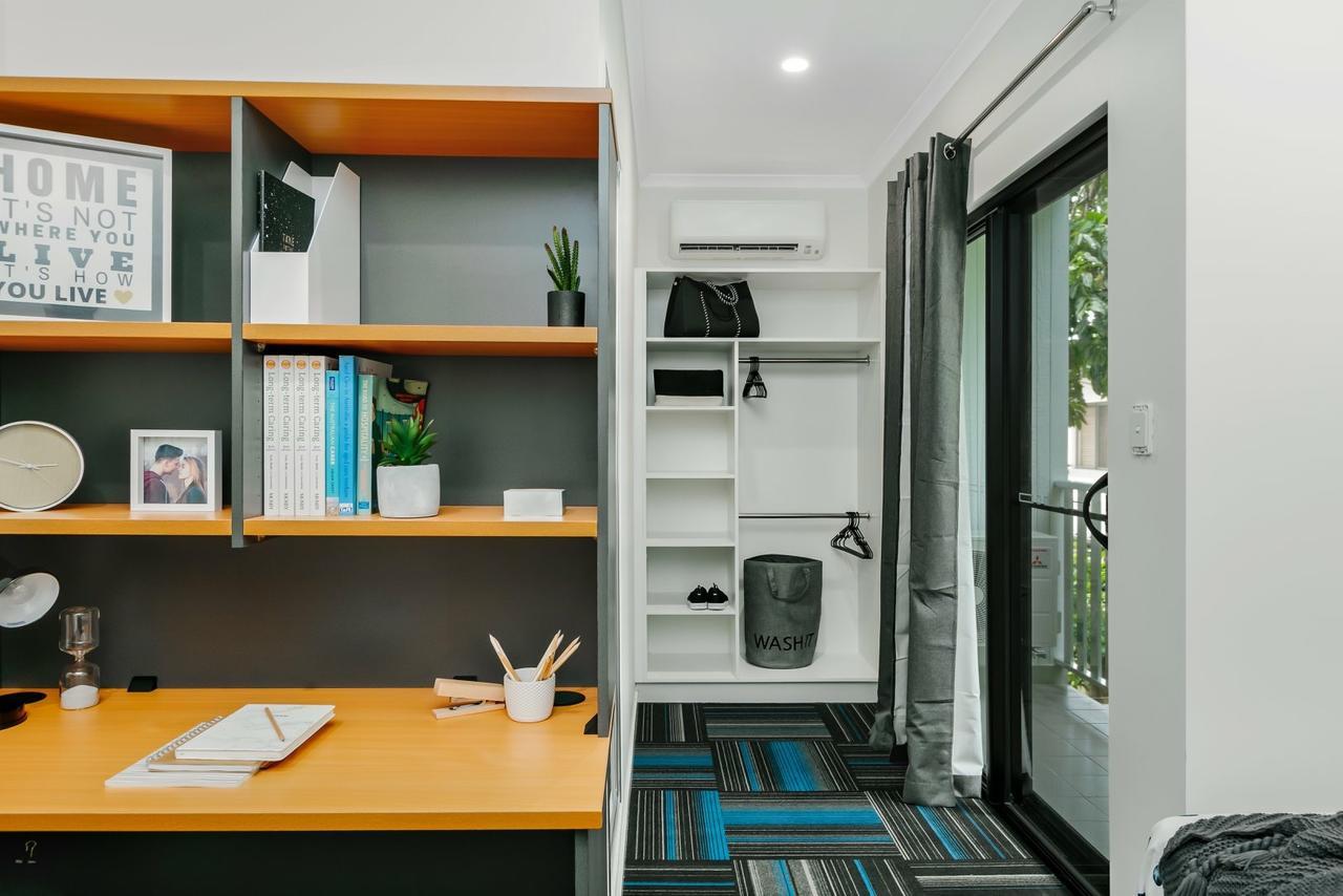 Mihaven Shared Living - Pembroke St Hostel Κερνς Εξωτερικό φωτογραφία
