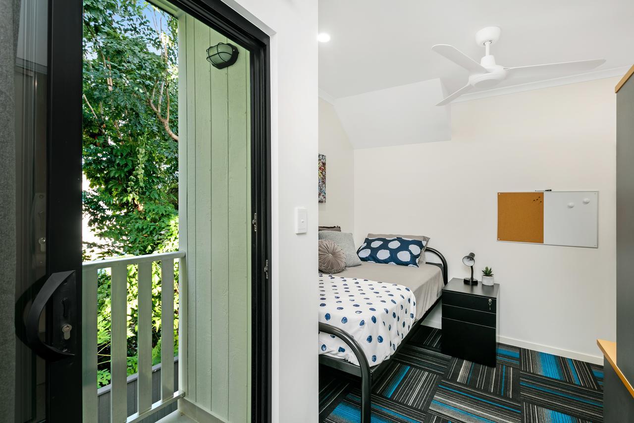 Mihaven Shared Living - Pembroke St Hostel Κερνς Εξωτερικό φωτογραφία